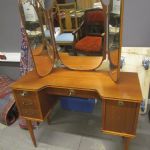 673 2571 DRESSING TABLE